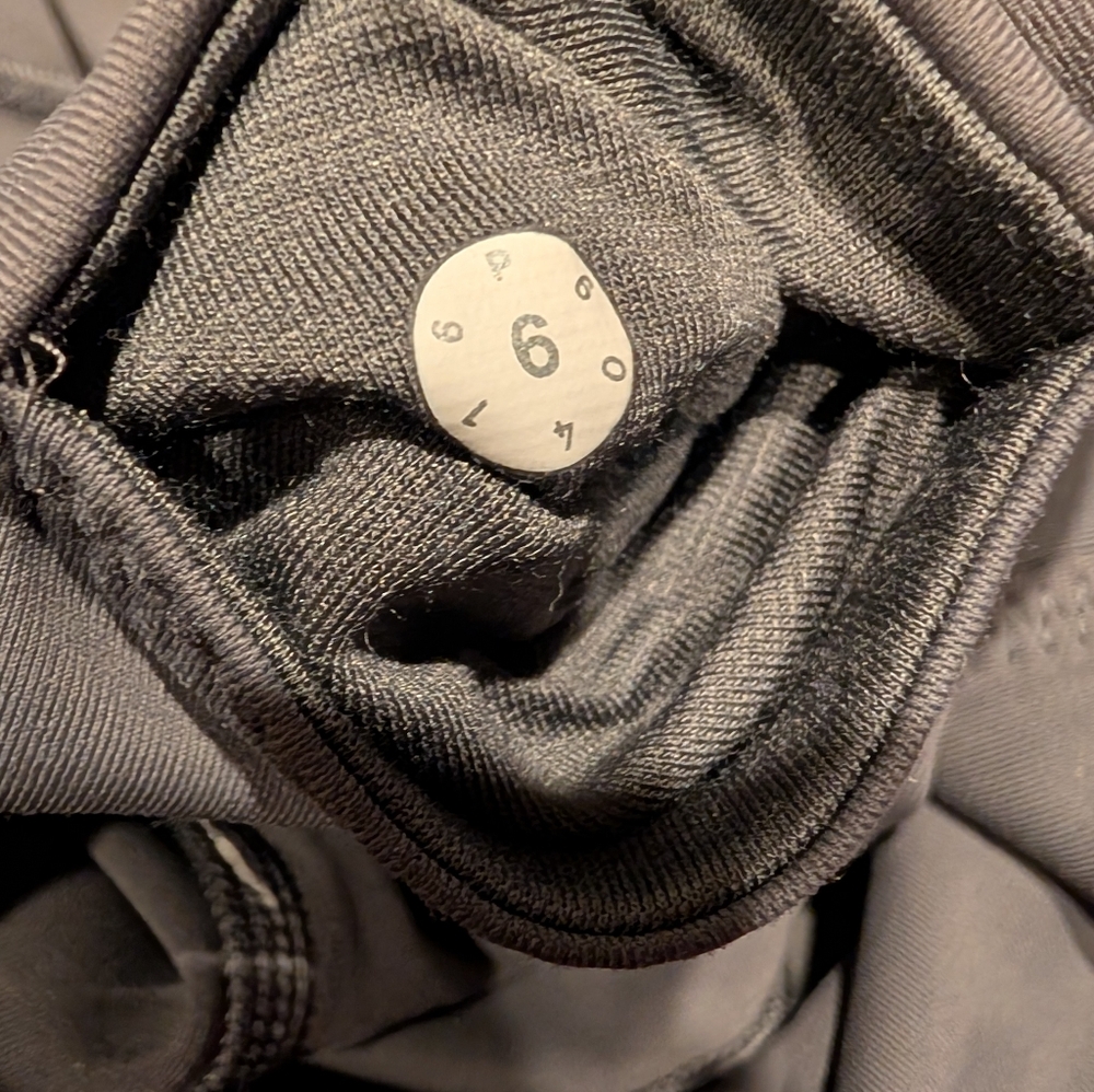 Lululemon All The Right Places Crop II (23") Dark Carbon Size 6 - Picture 10 of 10
